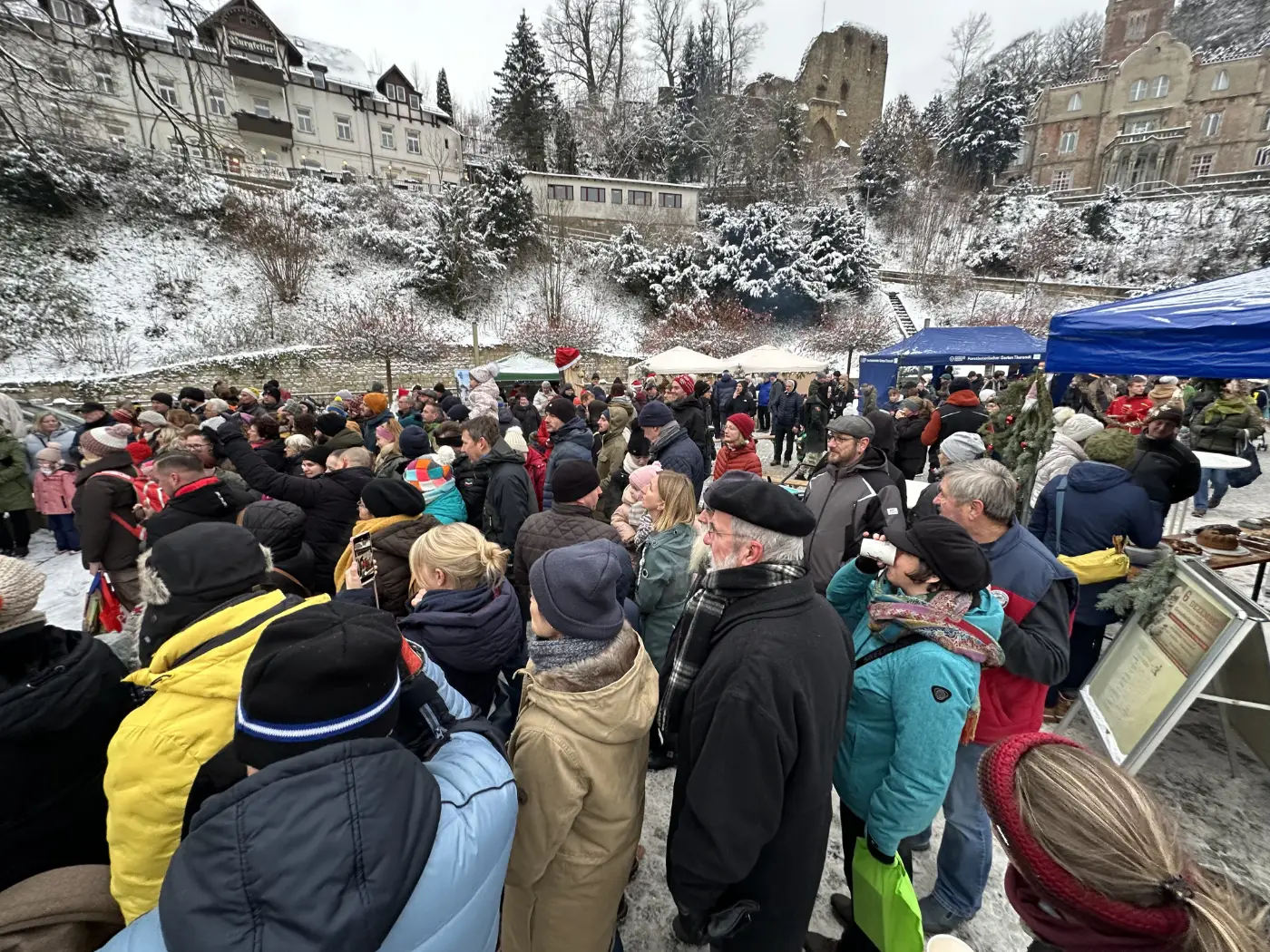 14:00 Uhr: Eröffnung Adventsmarkt